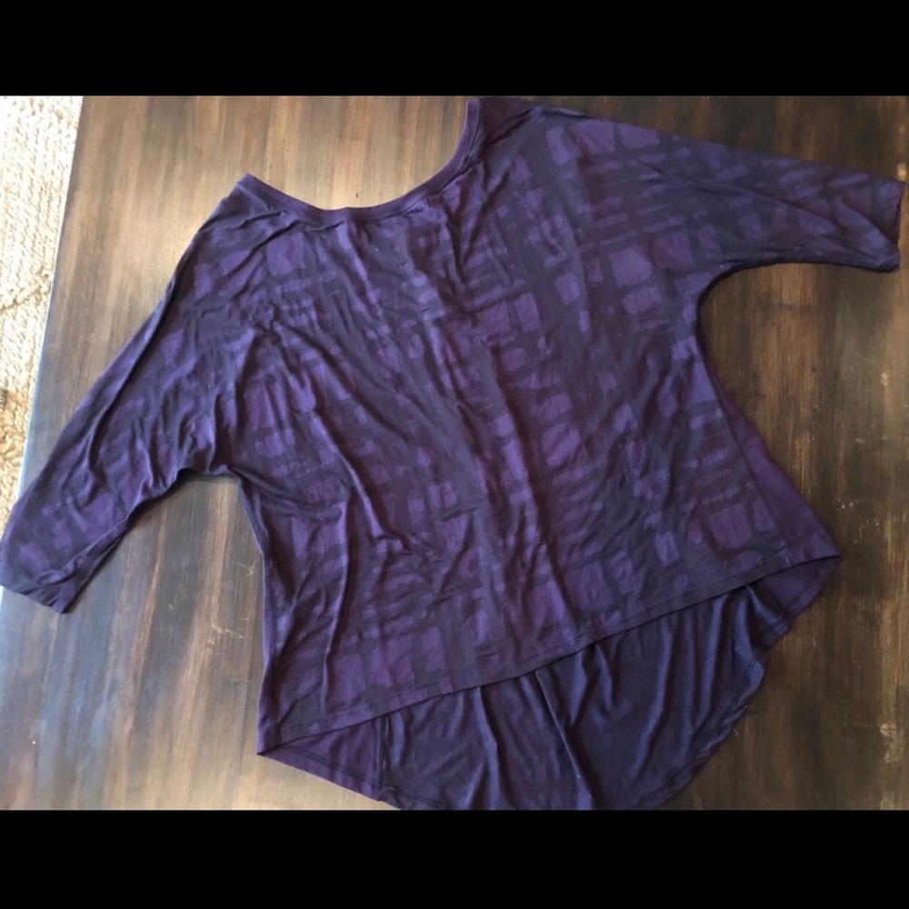 Lululemon light weight top